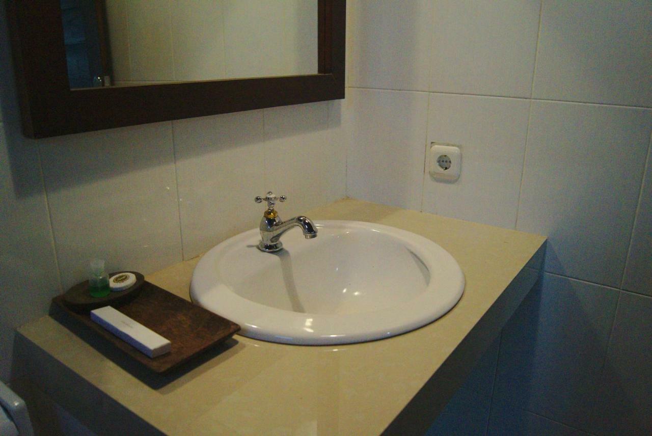 Ghamed Sari Otel Dış mekan fotoğraf